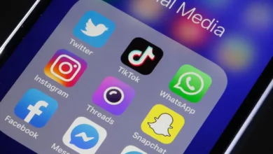 Social media apps should be blocked